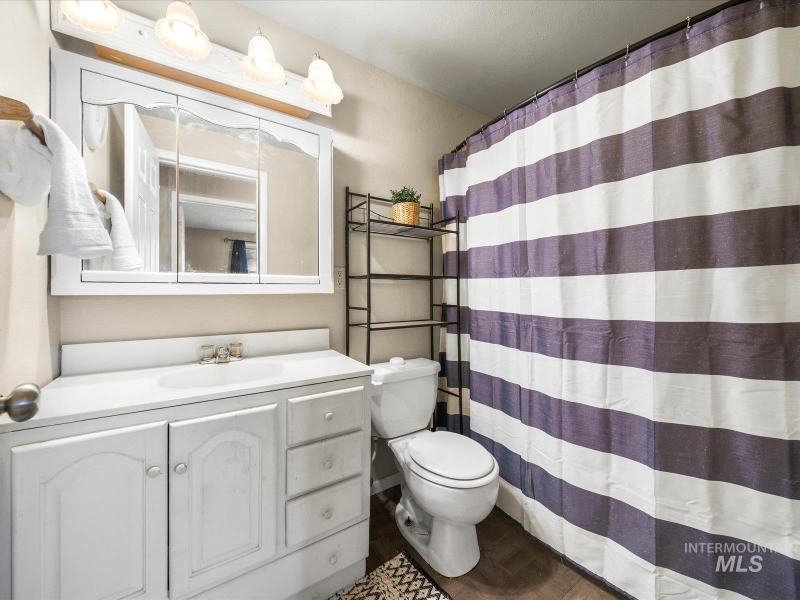 420 Oak Court, Mountain Home, Idaho 83647, 3 Bedrooms, 2 Bathrooms, Residential For Sale, Price $299,990,MLS 98964365