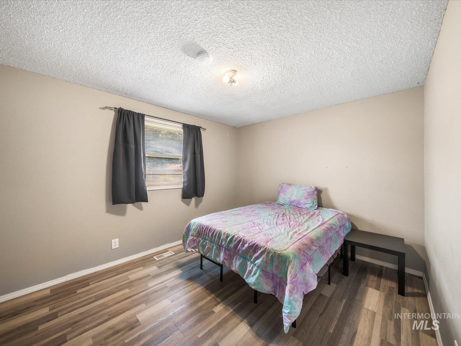 420 Oak Court, Mountain Home, Idaho 83647, 3 Bedrooms, 2 Bathrooms, Residential For Sale, Price $299,990,MLS 98964365