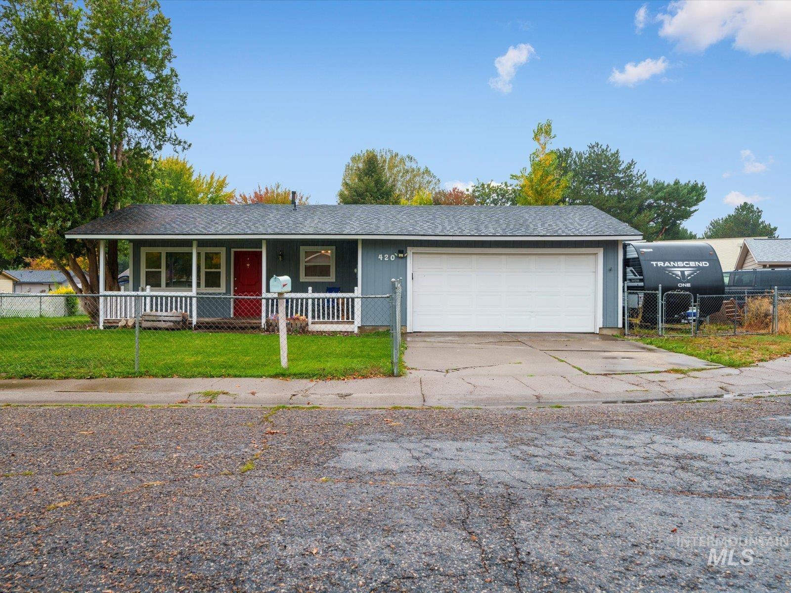 420 Oak Court, Mountain Home, Idaho 83647, 3 Bedrooms, 2 Bathrooms, Residential For Sale, Price $299,990,MLS 98964365