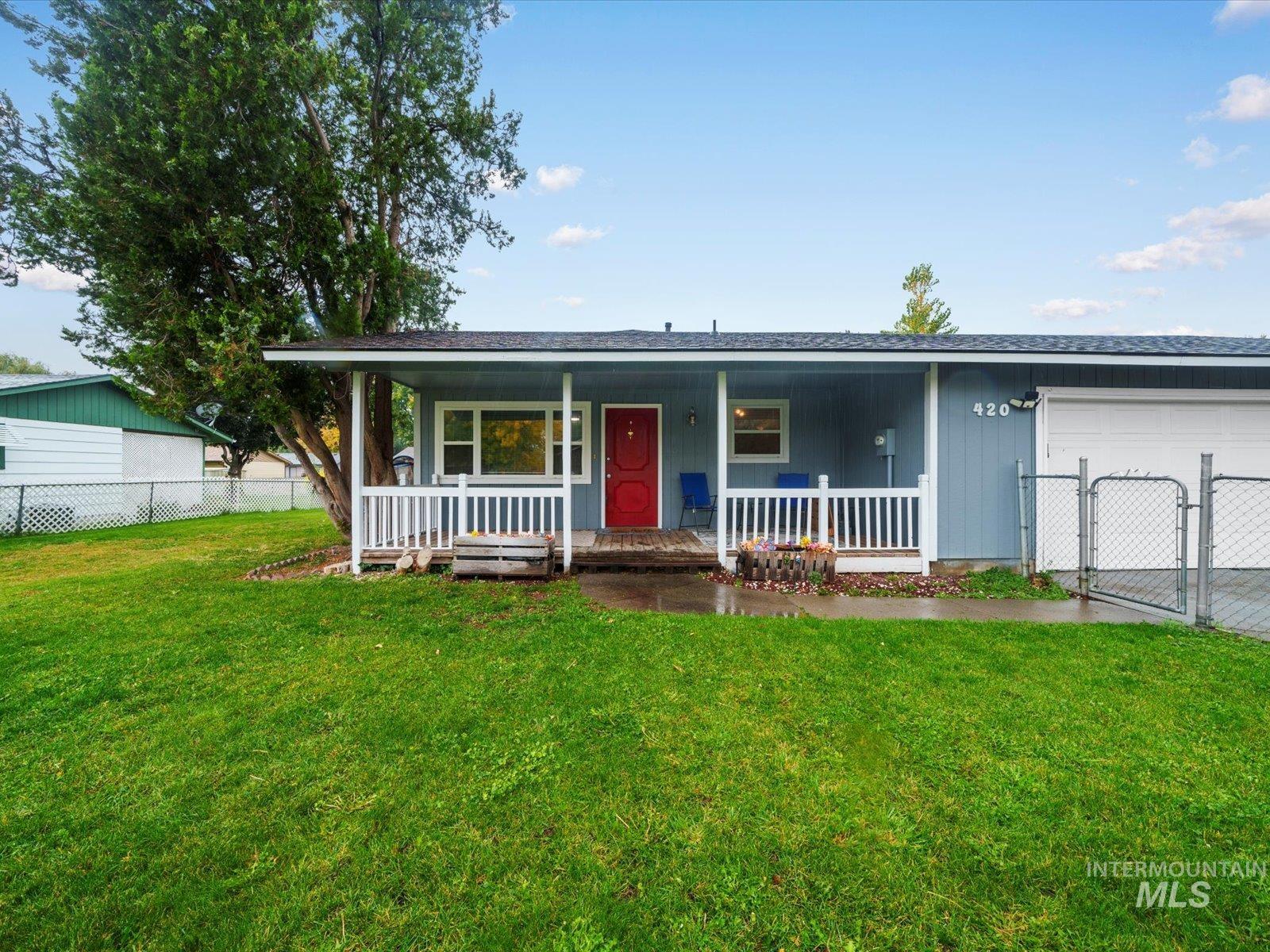 420 Oak Court, Mountain Home, Idaho 83647, 3 Bedrooms, 2 Bathrooms, Residential For Sale, Price $299,990,MLS 98964365