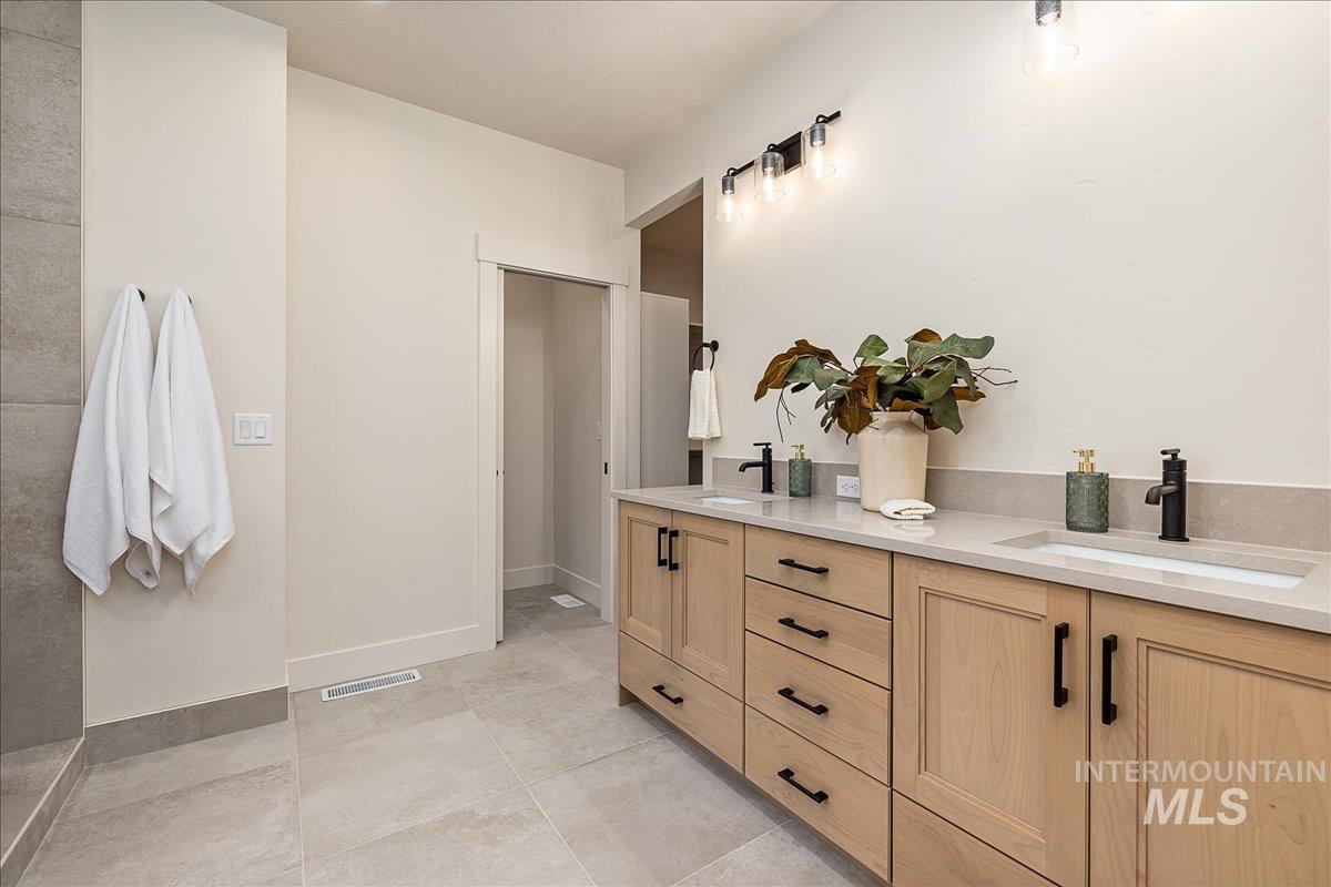 9435 S Egg Harbor, Kuna, Idaho 83634, 4 Bedrooms, 3 Bathrooms, Residential For Sale, Price $779,000,MLS 98964387