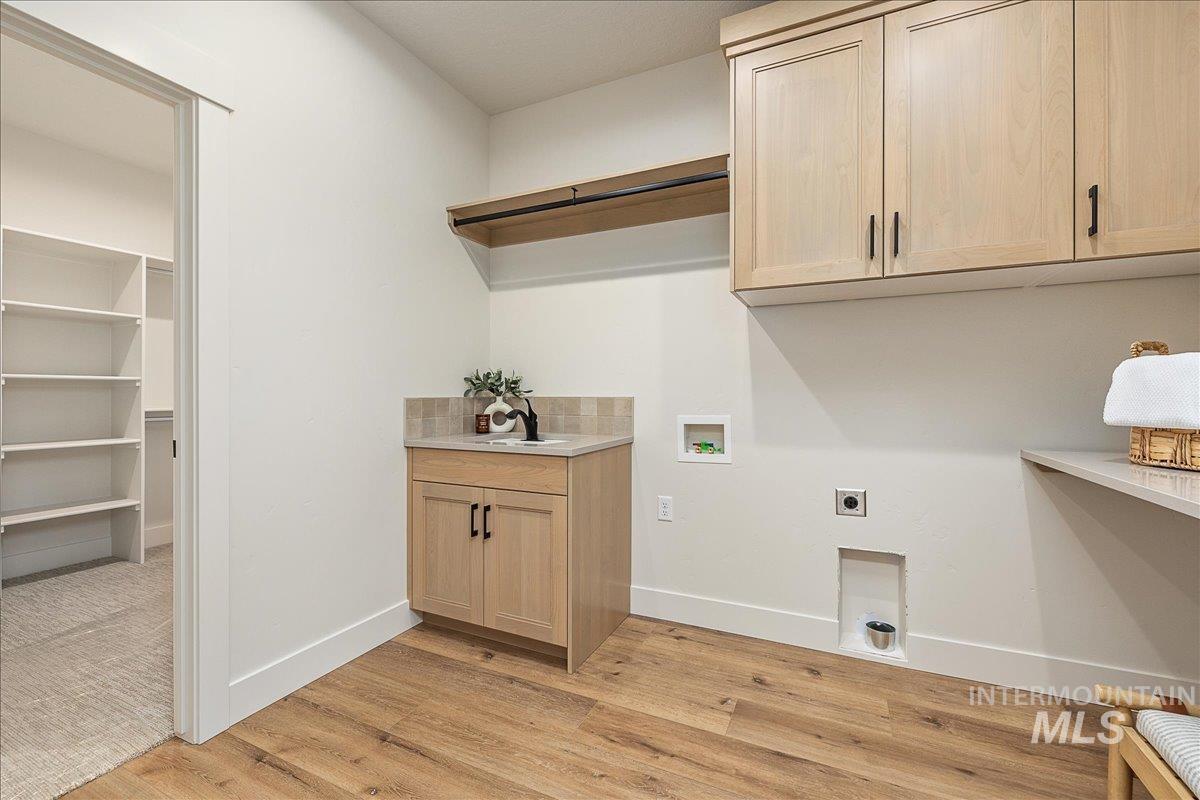 9435 S Egg Harbor, Kuna, Idaho 83634, 4 Bedrooms, 3 Bathrooms, Residential For Sale, Price $779,000,MLS 98964387