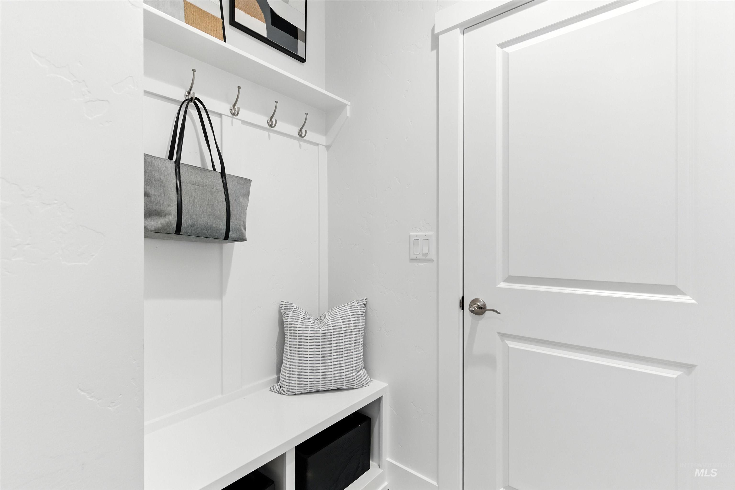 5831 N Patimos Ave, Meridian, Idaho 83646, 3 Bedrooms, 2 Bathrooms, Residential For Sale, Price $519,990,MLS 98964410