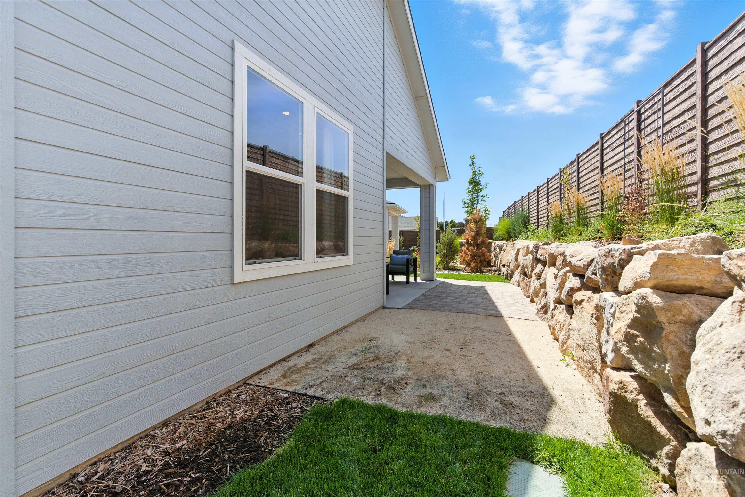 5831 N Patimos Ave, Meridian, Idaho 83646, 3 Bedrooms, 2 Bathrooms, Residential For Sale, Price $519,990,MLS 98964410