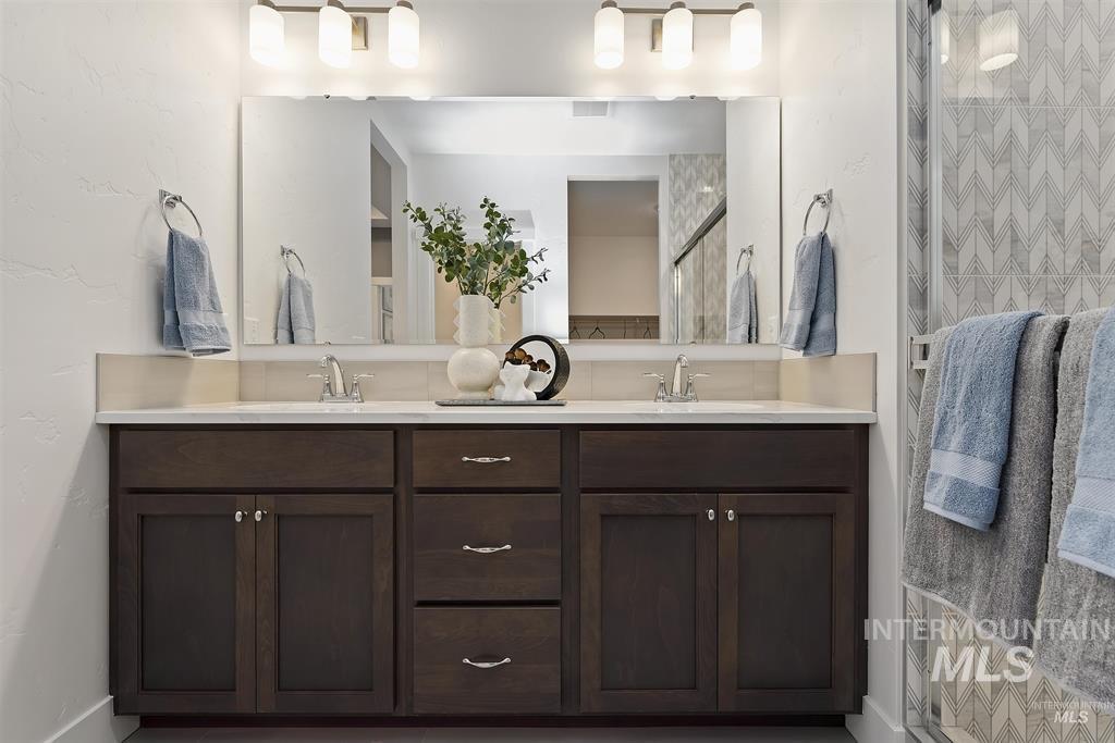 5831 N Patimos Ave, Meridian, Idaho 83646, 3 Bedrooms, 2 Bathrooms, Residential For Sale, Price $519,990, 98964410