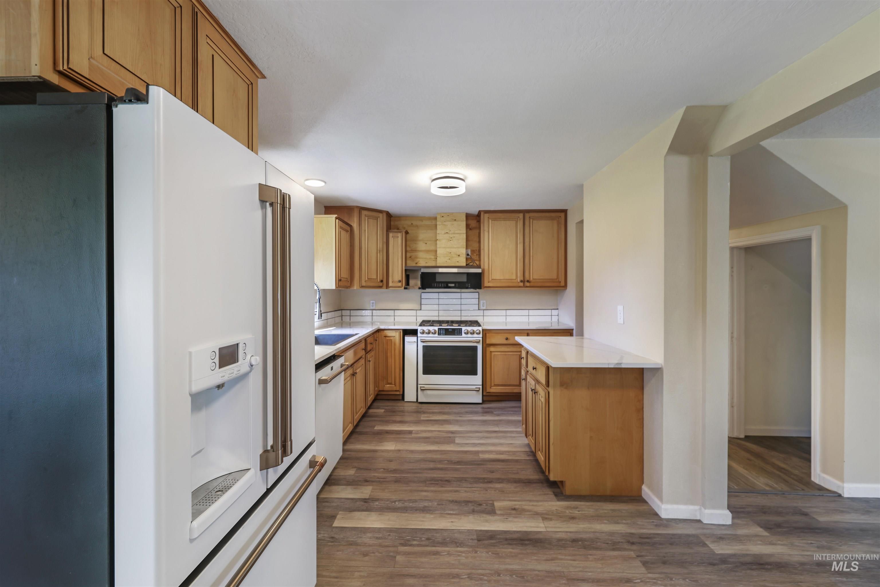 3951 NW Dutton, Mountain Home, Idaho 83647, 4 Bedrooms, 3 Bathrooms, Residential For Sale, Price $509,900,MLS 98964412