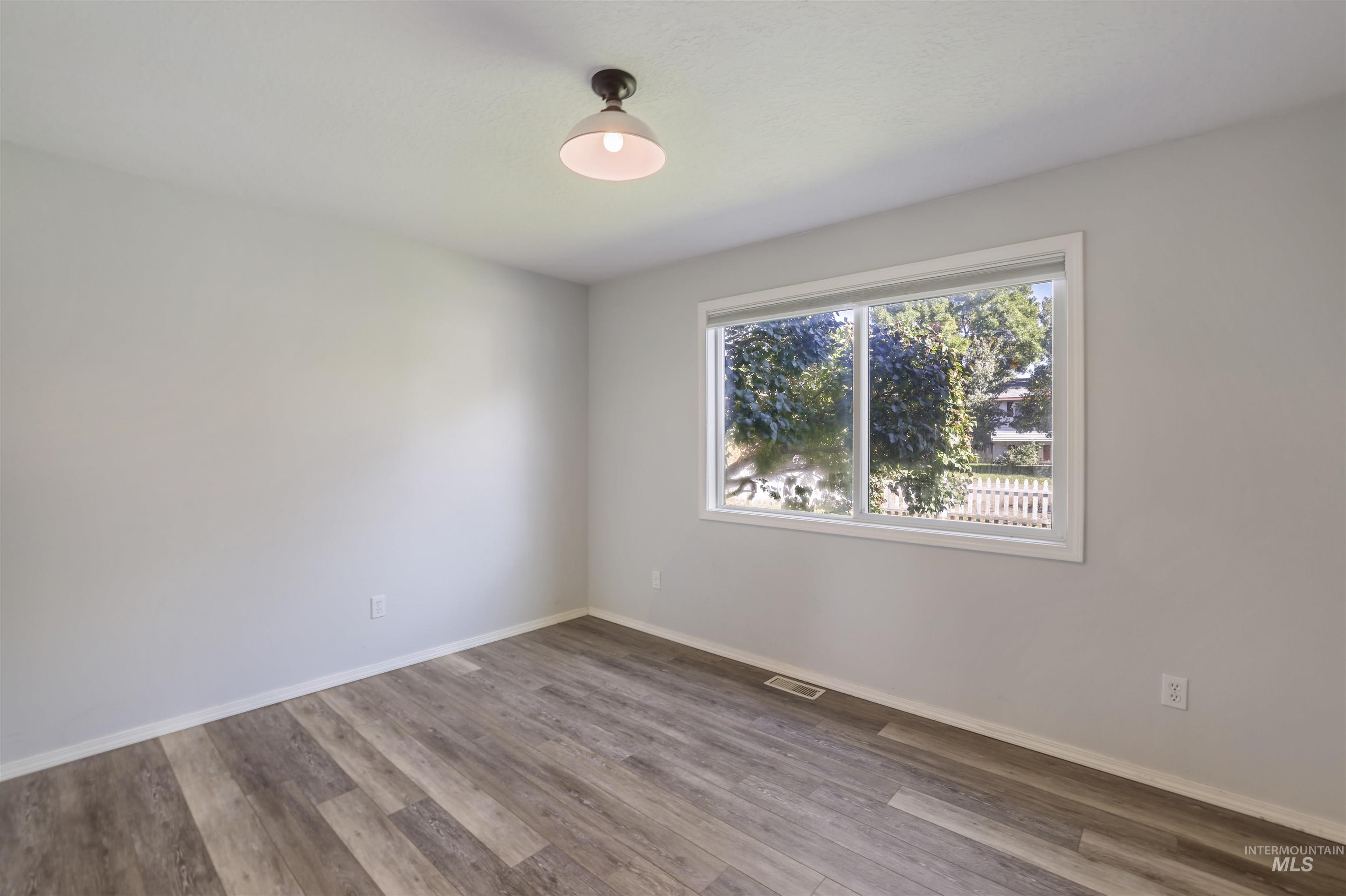 3951 NW Dutton, Mountain Home, Idaho 83647, 4 Bedrooms, 3 Bathrooms, Residential For Sale, Price $509,900,MLS 98964412