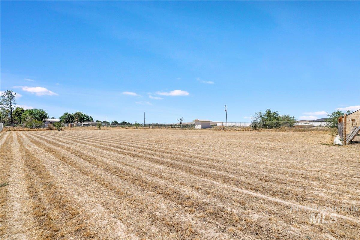 3951 NW Dutton, Mountain Home, Idaho 83647, 4 Bedrooms, 3 Bathrooms, Residential For Sale, Price $509,900,MLS 98964412