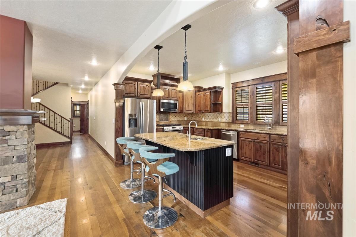 2543 W Divide Creek, Meridian, Idaho 83646, 5 Bedrooms, 3.5 Bathrooms, Residential For Sale, Price $739,900,MLS 98964419