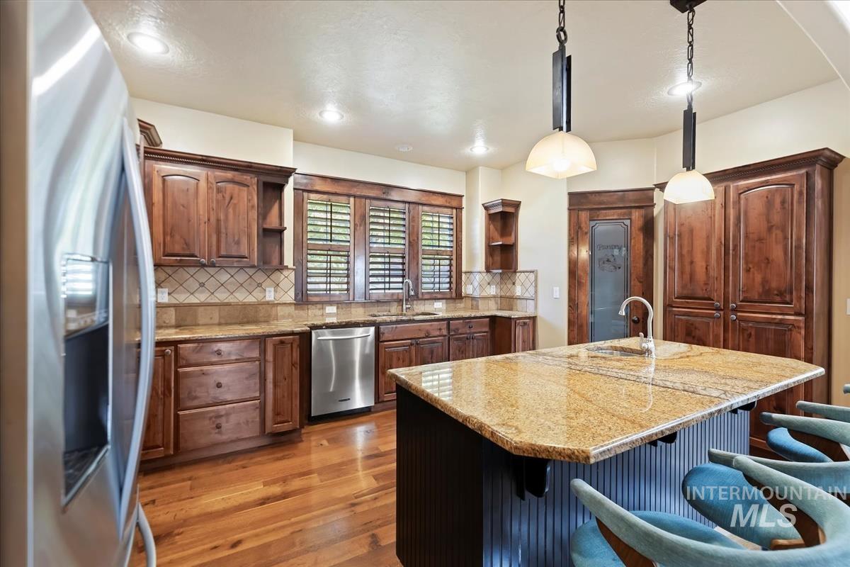2543 W Divide Creek, Meridian, Idaho 83646, 5 Bedrooms, 3.5 Bathrooms, Residential For Sale, Price $739,900,MLS 98964419