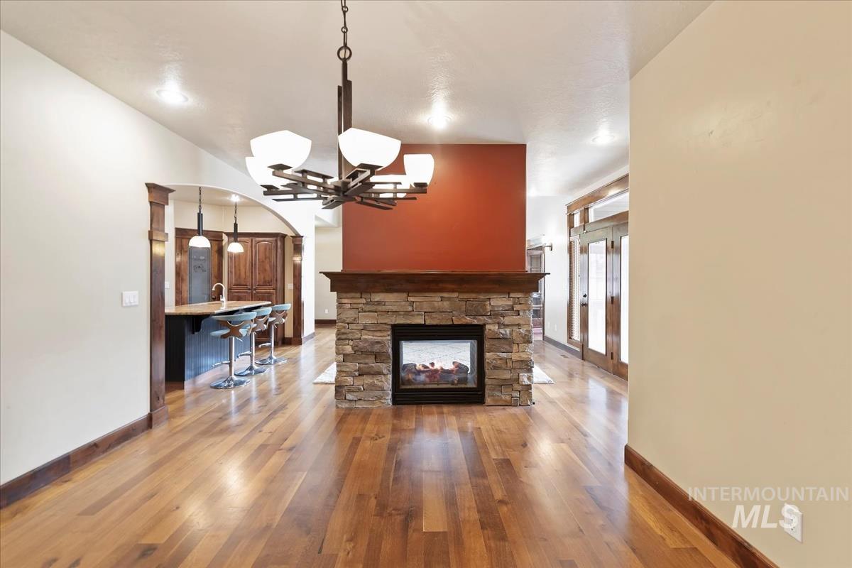 2543 W Divide Creek, Meridian, Idaho 83646, 5 Bedrooms, 3.5 Bathrooms, Residential For Sale, Price $739,900,MLS 98964419
