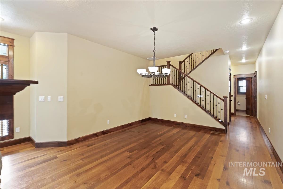 2543 W Divide Creek, Meridian, Idaho 83646, 5 Bedrooms, 3.5 Bathrooms, Residential For Sale, Price $739,900,MLS 98964419