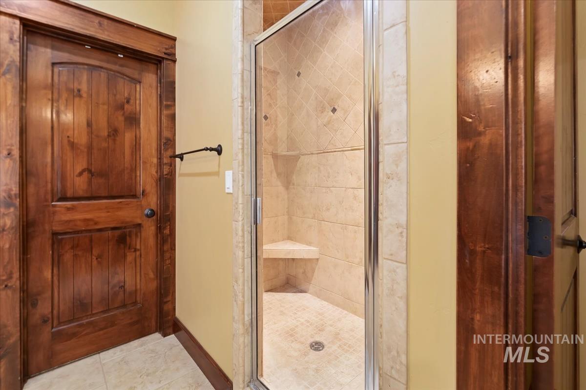 2543 W Divide Creek, Meridian, Idaho 83646, 5 Bedrooms, 3.5 Bathrooms, Residential For Sale, Price $739,900,MLS 98964419