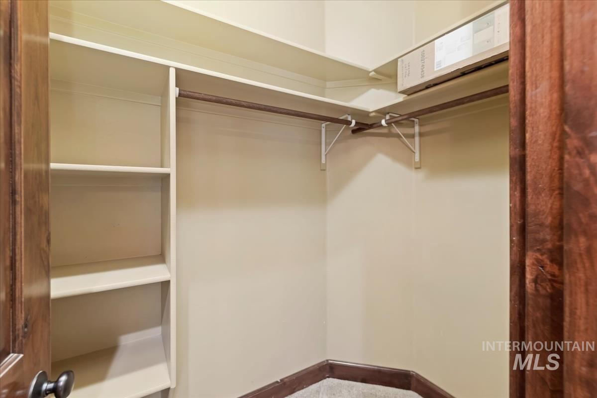 2543 W Divide Creek, Meridian, Idaho 83646, 5 Bedrooms, 3.5 Bathrooms, Residential For Sale, Price $774,000,MLS 98964419