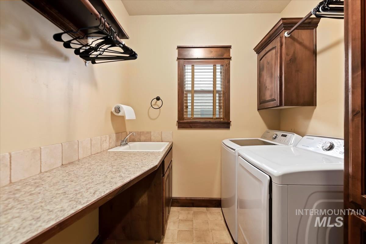 2543 W Divide Creek, Meridian, Idaho 83646, 5 Bedrooms, 3.5 Bathrooms, Residential For Sale, Price $739,900,MLS 98964419