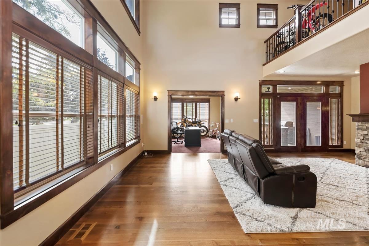 2543 W Divide Creek, Meridian, Idaho 83646, 5 Bedrooms, 3.5 Bathrooms, Residential For Sale, Price $739,900,MLS 98964419
