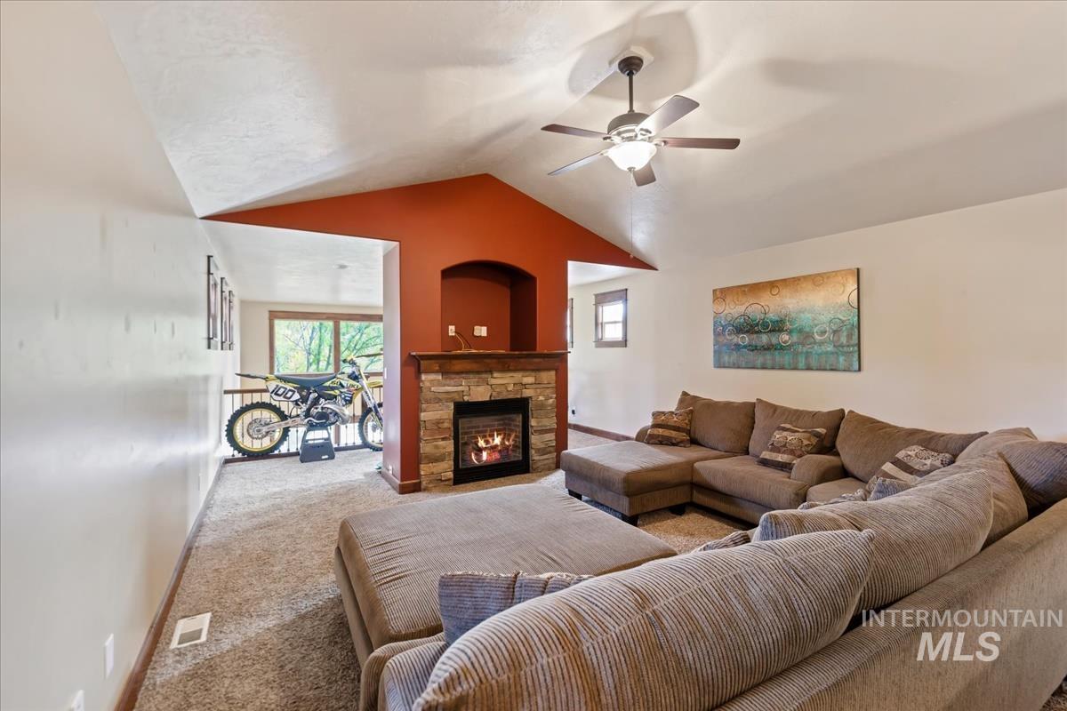 2543 W Divide Creek, Meridian, Idaho 83646, 5 Bedrooms, 3.5 Bathrooms, Residential For Sale, Price $739,900,MLS 98964419
