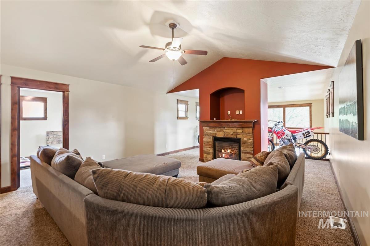 2543 W Divide Creek, Meridian, Idaho 83646, 5 Bedrooms, 3.5 Bathrooms, Residential For Sale, Price $739,900,MLS 98964419