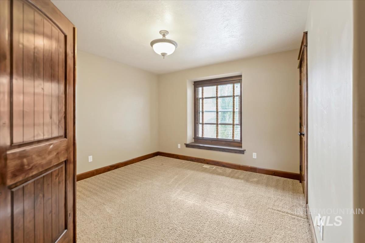 2543 W Divide Creek, Meridian, Idaho 83646, 5 Bedrooms, 3.5 Bathrooms, Residential For Sale, Price $739,900,MLS 98964419