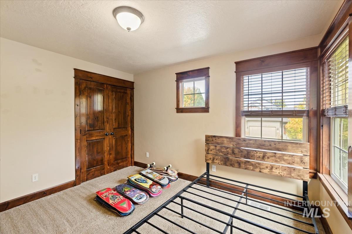 2543 W Divide Creek, Meridian, Idaho 83646, 5 Bedrooms, 3.5 Bathrooms, Residential For Sale, Price $739,900,MLS 98964419