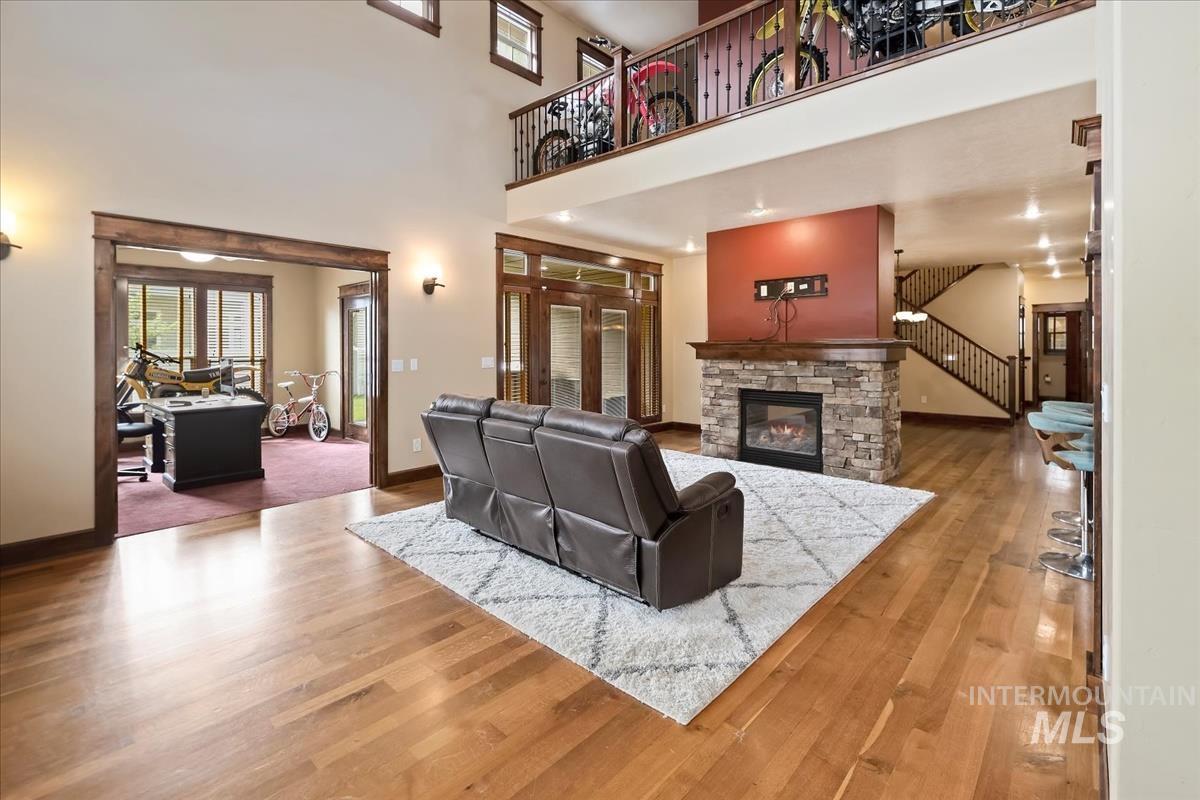 2543 W Divide Creek, Meridian, Idaho 83646, 5 Bedrooms, 3.5 Bathrooms, Residential For Sale, Price $739,900,MLS 98964419