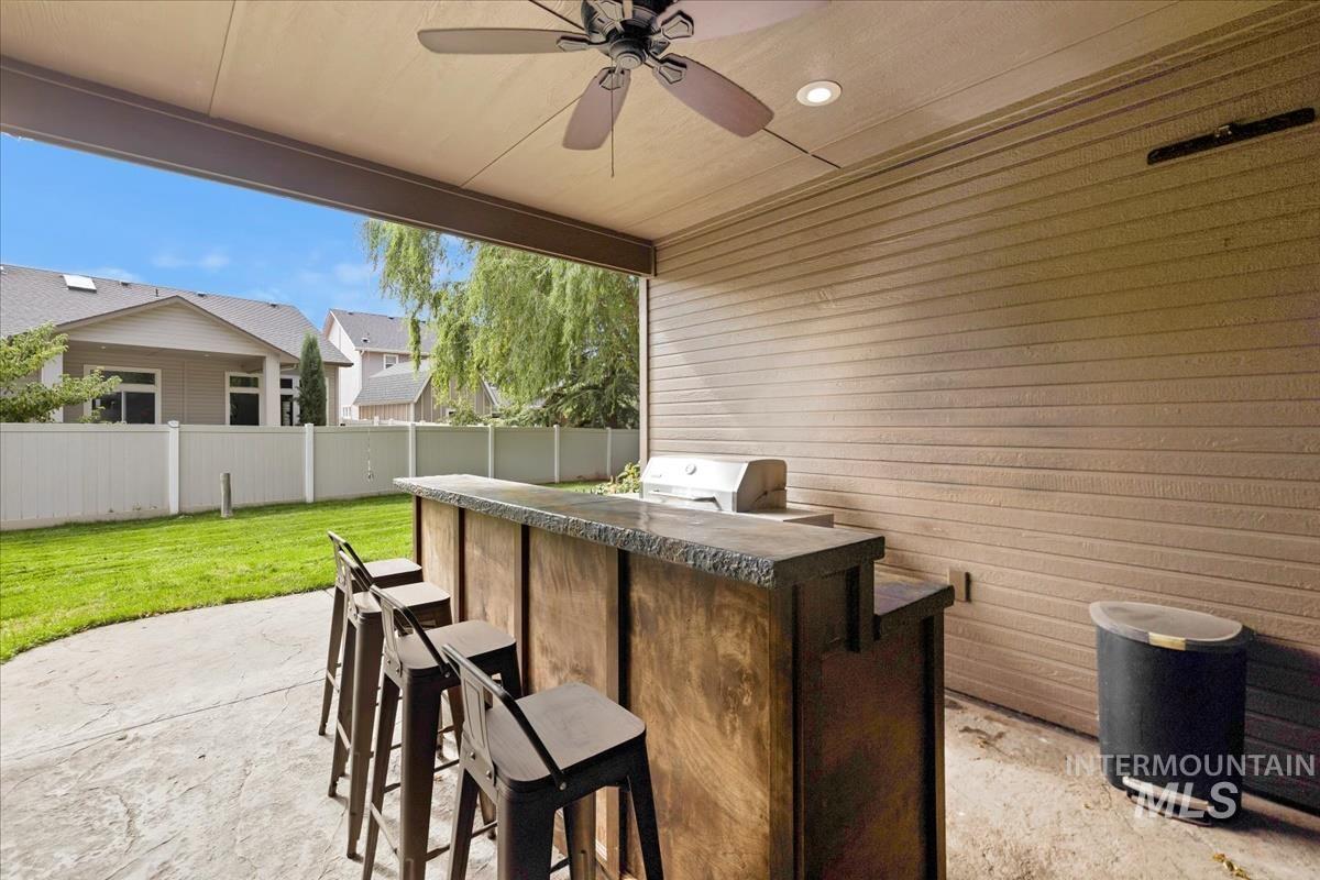 2543 W Divide Creek, Meridian, Idaho 83646, 5 Bedrooms, 3.5 Bathrooms, Residential For Sale, Price $739,900,MLS 98964419