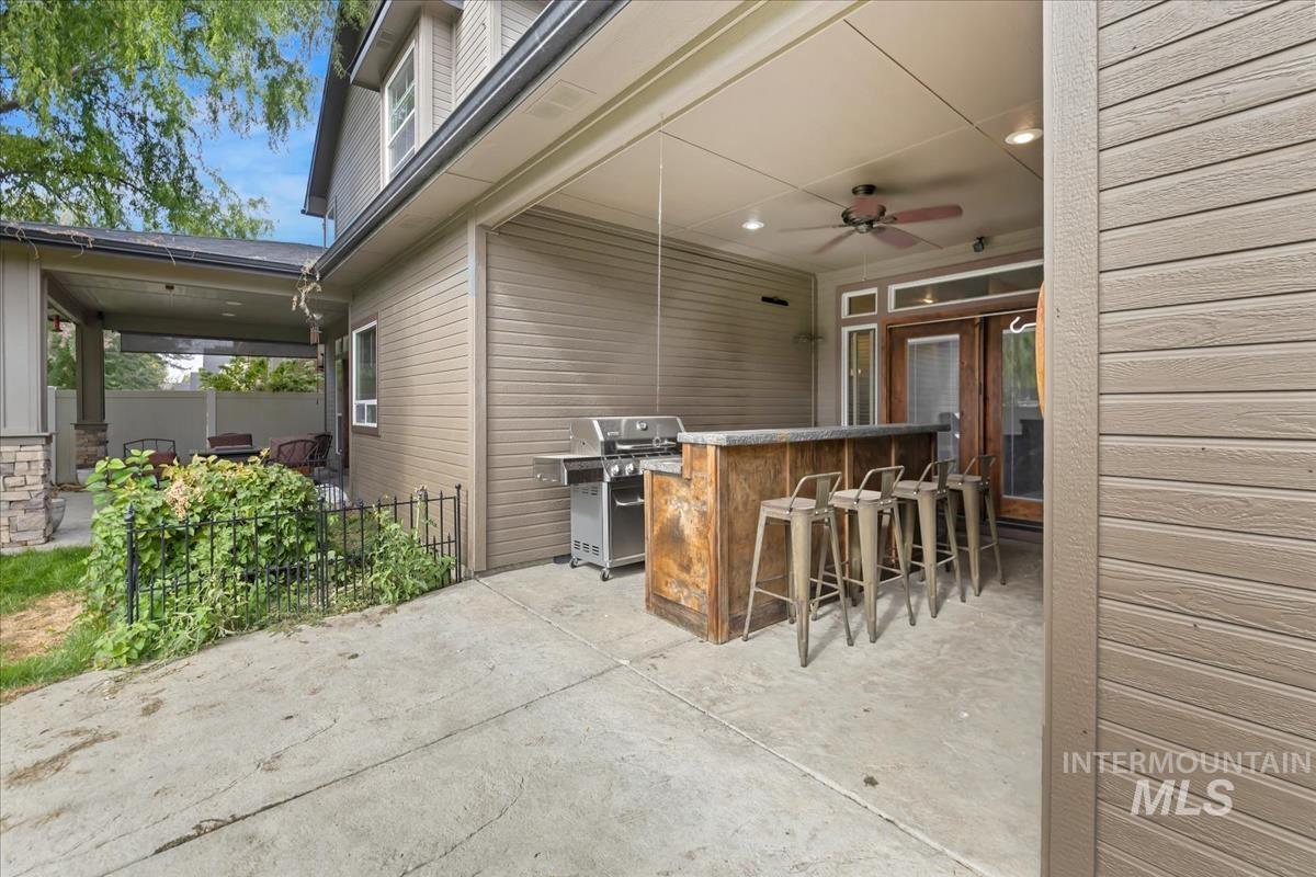 2543 W Divide Creek, Meridian, Idaho 83646, 5 Bedrooms, 3.5 Bathrooms, Residential For Sale, Price $739,900,MLS 98964419