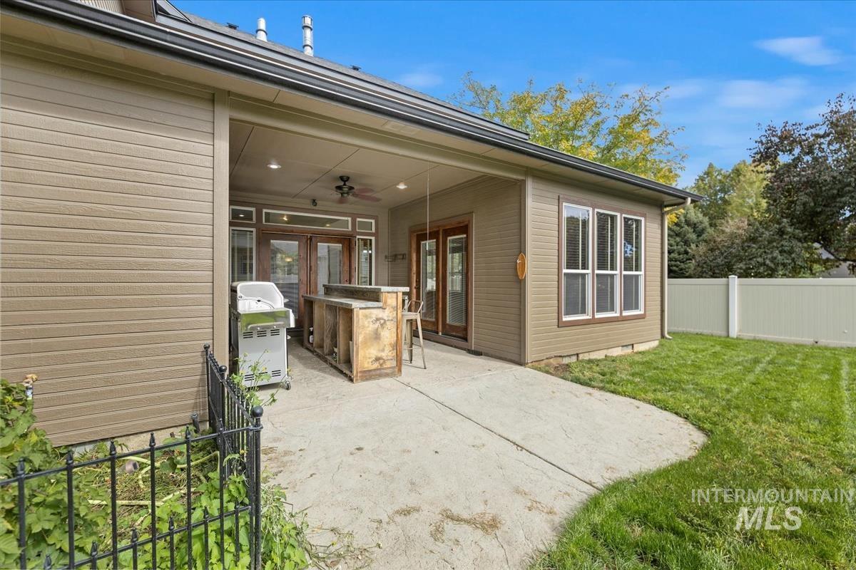 2543 W Divide Creek, Meridian, Idaho 83646, 5 Bedrooms, 3.5 Bathrooms, Residential For Sale, Price $739,900,MLS 98964419