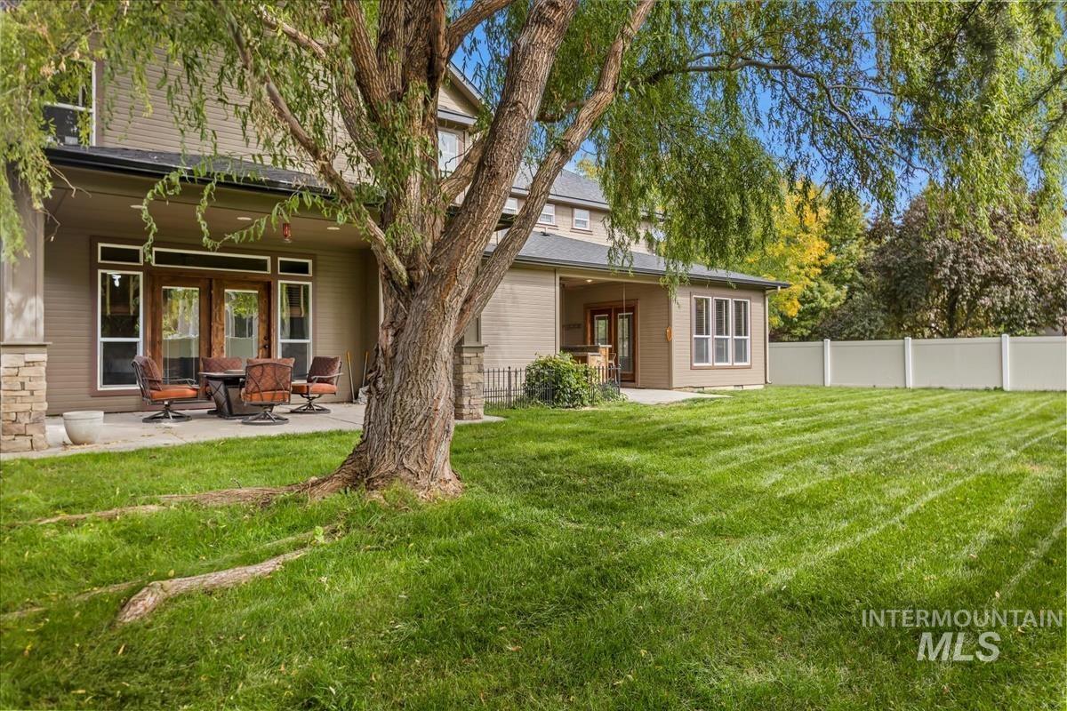 2543 W Divide Creek, Meridian, Idaho 83646, 5 Bedrooms, 3.5 Bathrooms, Residential For Sale, Price $739,900,MLS 98964419