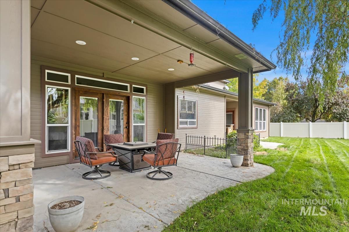 2543 W Divide Creek, Meridian, Idaho 83646, 5 Bedrooms, 3.5 Bathrooms, Residential For Sale, Price $739,900,MLS 98964419