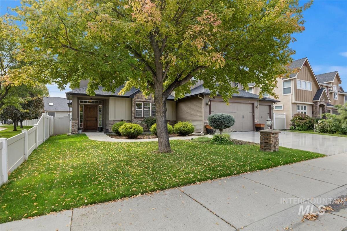 2543 W Divide Creek, Meridian, Idaho 83646, 5 Bedrooms, 3.5 Bathrooms, Residential For Sale, Price $739,900,MLS 98964419