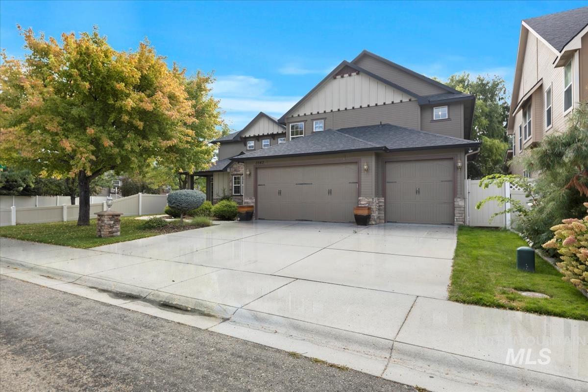 2543 W Divide Creek, Meridian, Idaho 83646, 5 Bedrooms, 3.5 Bathrooms, Residential For Sale, Price $774,000,MLS 98964419