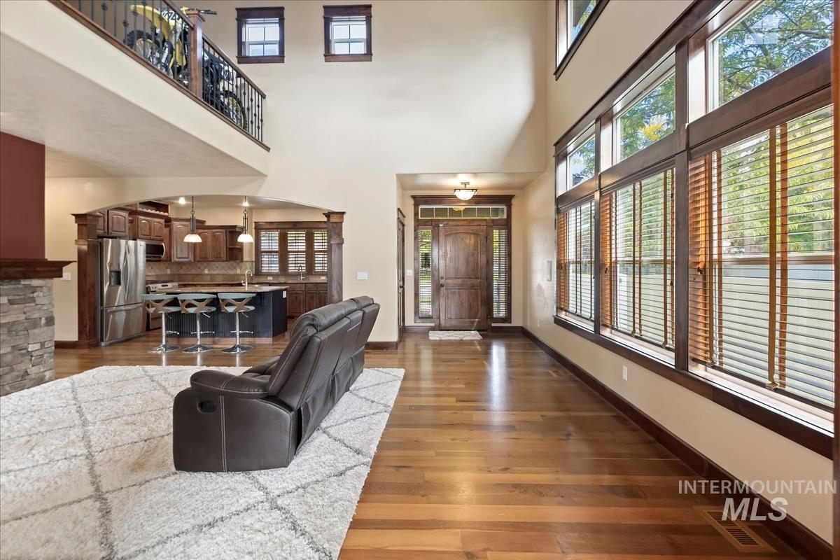 2543 W Divide Creek, Meridian, Idaho 83646, 5 Bedrooms, 3.5 Bathrooms, Residential For Sale, Price $774,000,MLS 98964419