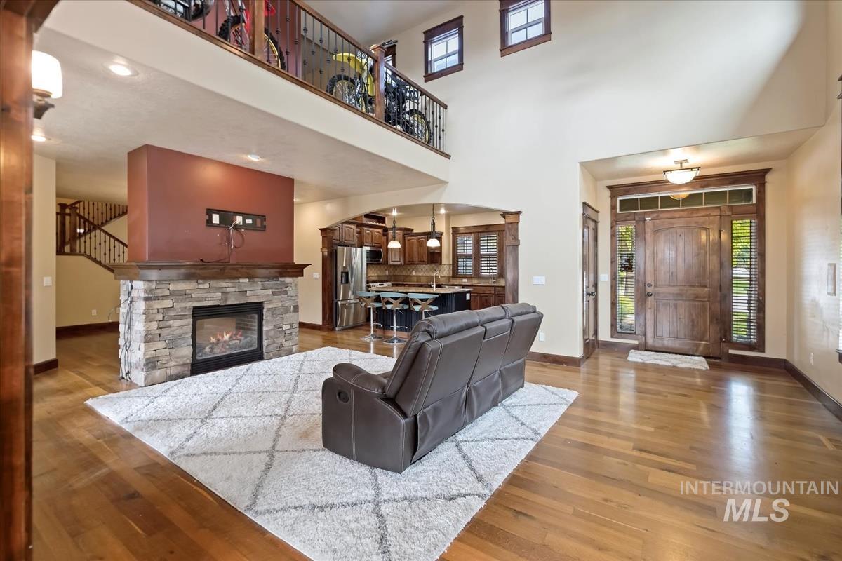 2543 W Divide Creek, Meridian, Idaho 83646, 5 Bedrooms, 3.5 Bathrooms, Residential For Sale, Price $739,900,MLS 98964419