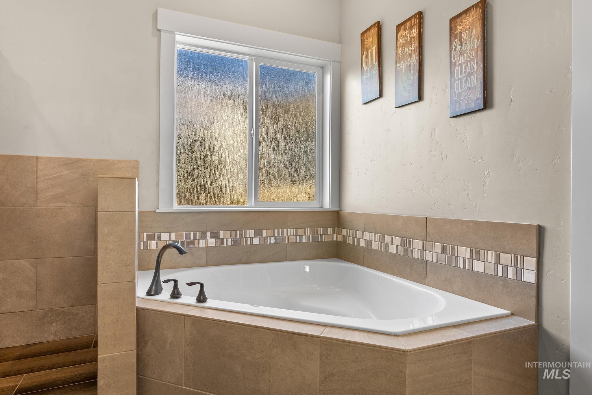 12098 W Rice Road, Star, Idaho 83669, 3 Bedrooms, 3 Bathrooms, Residential For Sale, Price $855,000,MLS 98964442