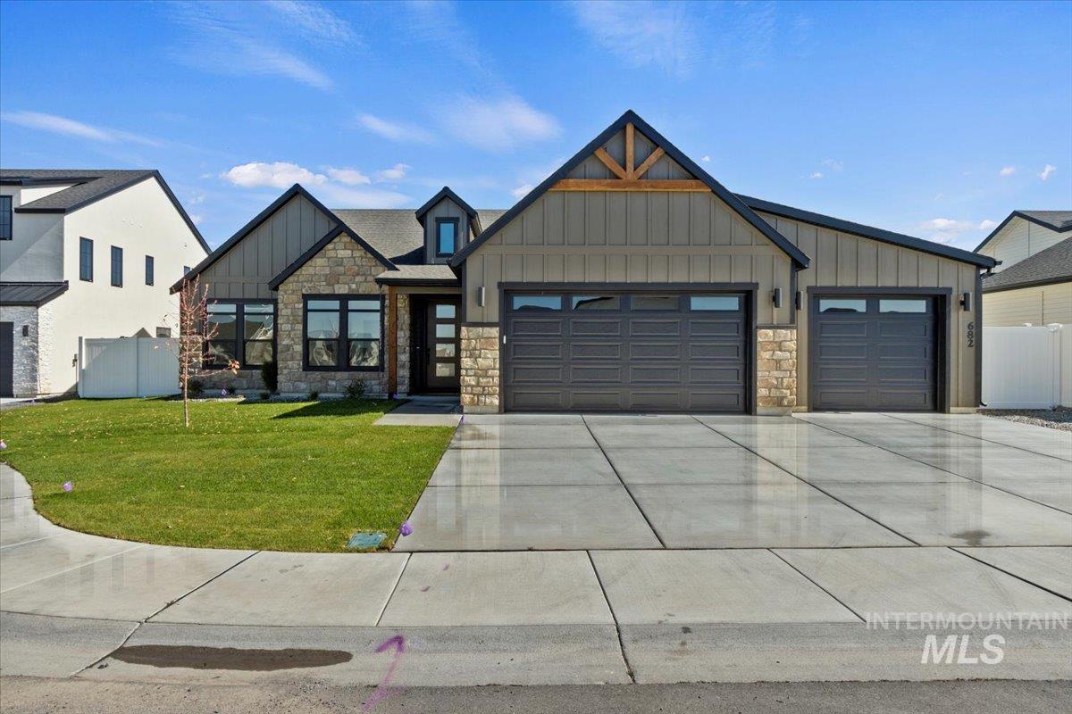 682 Full Moon Way, Twin Falls, Idaho 83301-8450, 4 Bedrooms, 2.5 Bathrooms, Residential For Sale, Price $649,900,MLS 98964462