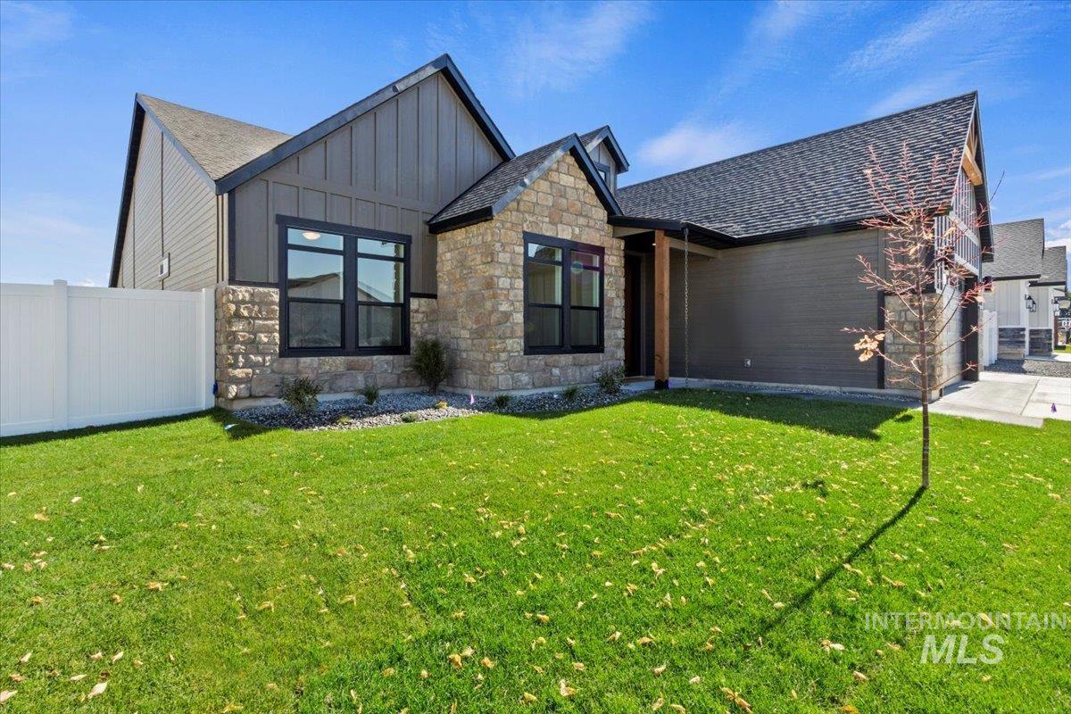 682 Full Moon Way, Twin Falls, Idaho 83301-8450, 4 Bedrooms, 2.5 Bathrooms, Residential For Sale, Price $649,900,MLS 98964462