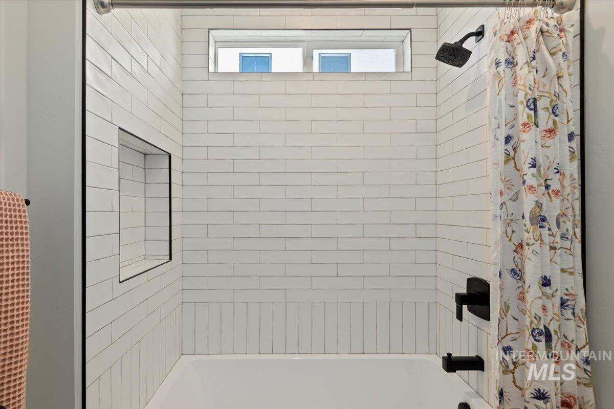 682 Full Moon Way, Twin Falls, Idaho 83301-8450, 4 Bedrooms, 2.5 Bathrooms, Residential For Sale, Price $649,900,MLS 98964462