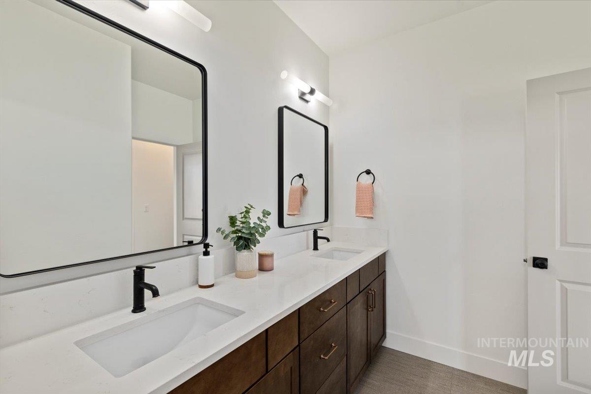 682 Full Moon Way, Twin Falls, Idaho 83301-8450, 4 Bedrooms, 2.5 Bathrooms, Residential For Sale, Price $649,900,MLS 98964462