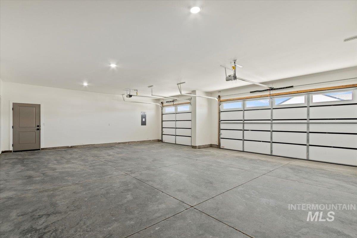 682 Full Moon Way, Twin Falls, Idaho 83301-8450, 4 Bedrooms, 2.5 Bathrooms, Residential For Sale, Price $649,900,MLS 98964462