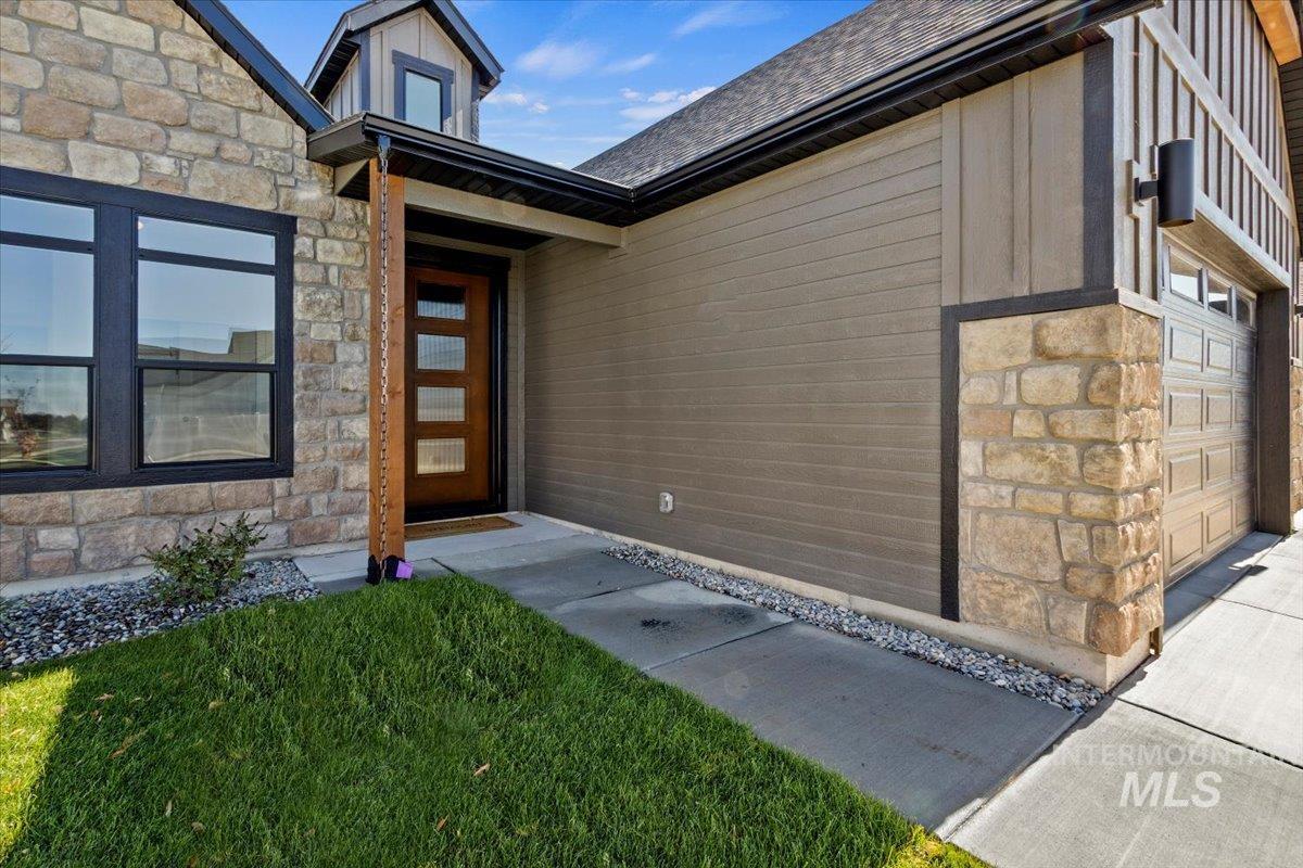 682 Full Moon Way, Twin Falls, Idaho 83301-8450, 4 Bedrooms, 2.5 Bathrooms, Residential For Sale, Price $649,900,MLS 98964462