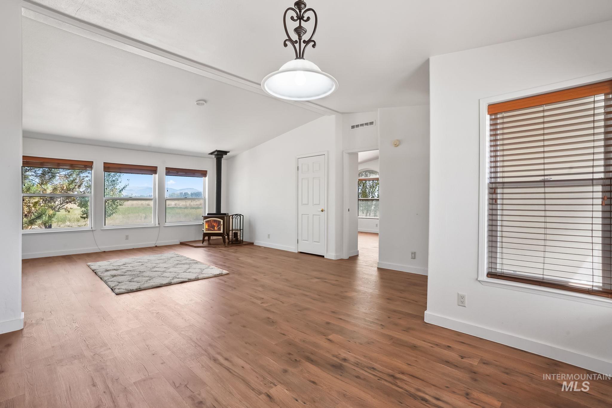 80 W US Hwy 20, Fairfield, Idaho 83327, 3 Bedrooms, 2 Bathrooms, Residential For Sale, Price $535,000,MLS 98964463