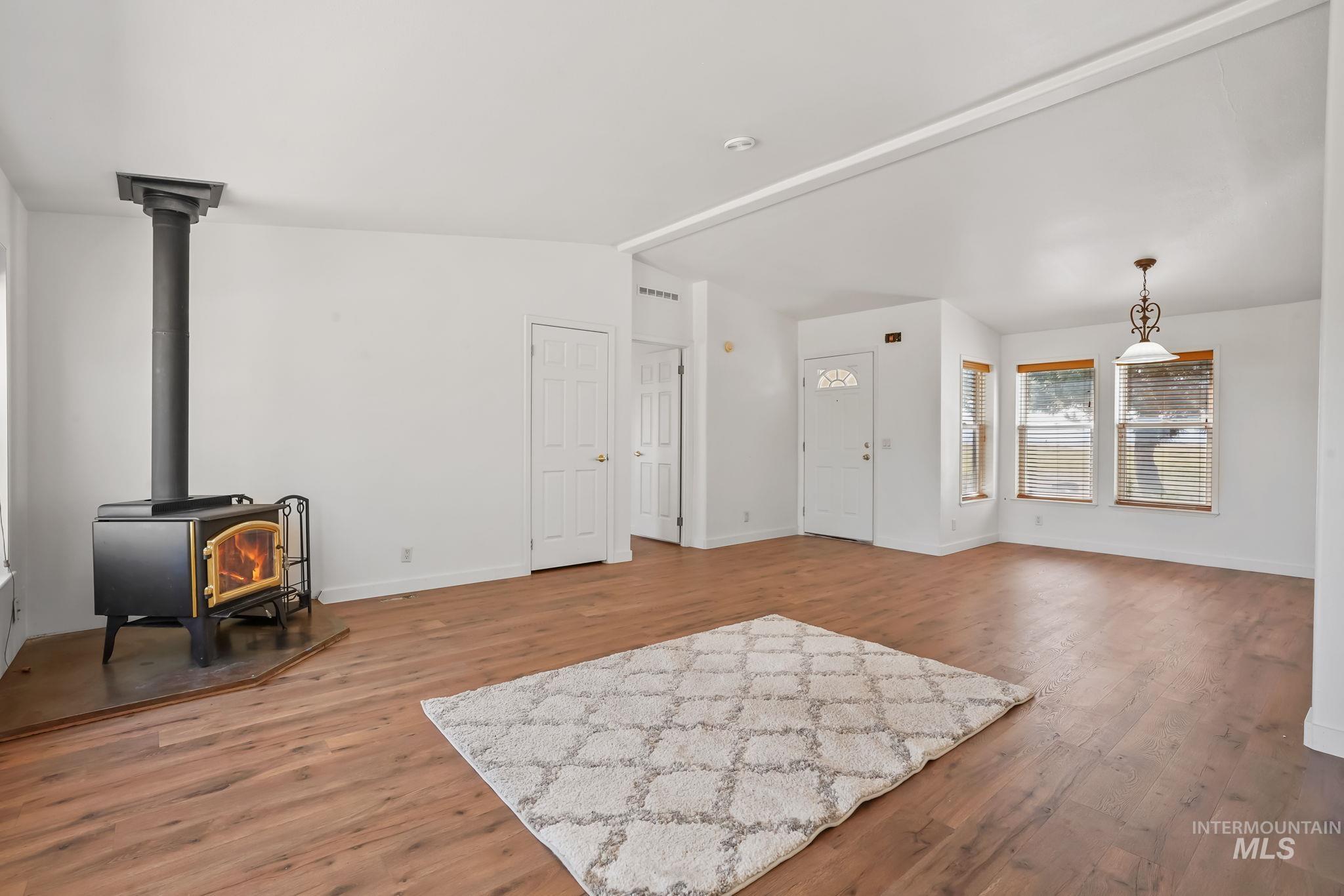 80 W US Hwy 20, Fairfield, Idaho 83327, 3 Bedrooms, 2 Bathrooms, Residential For Sale, Price $535,000,MLS 98964463