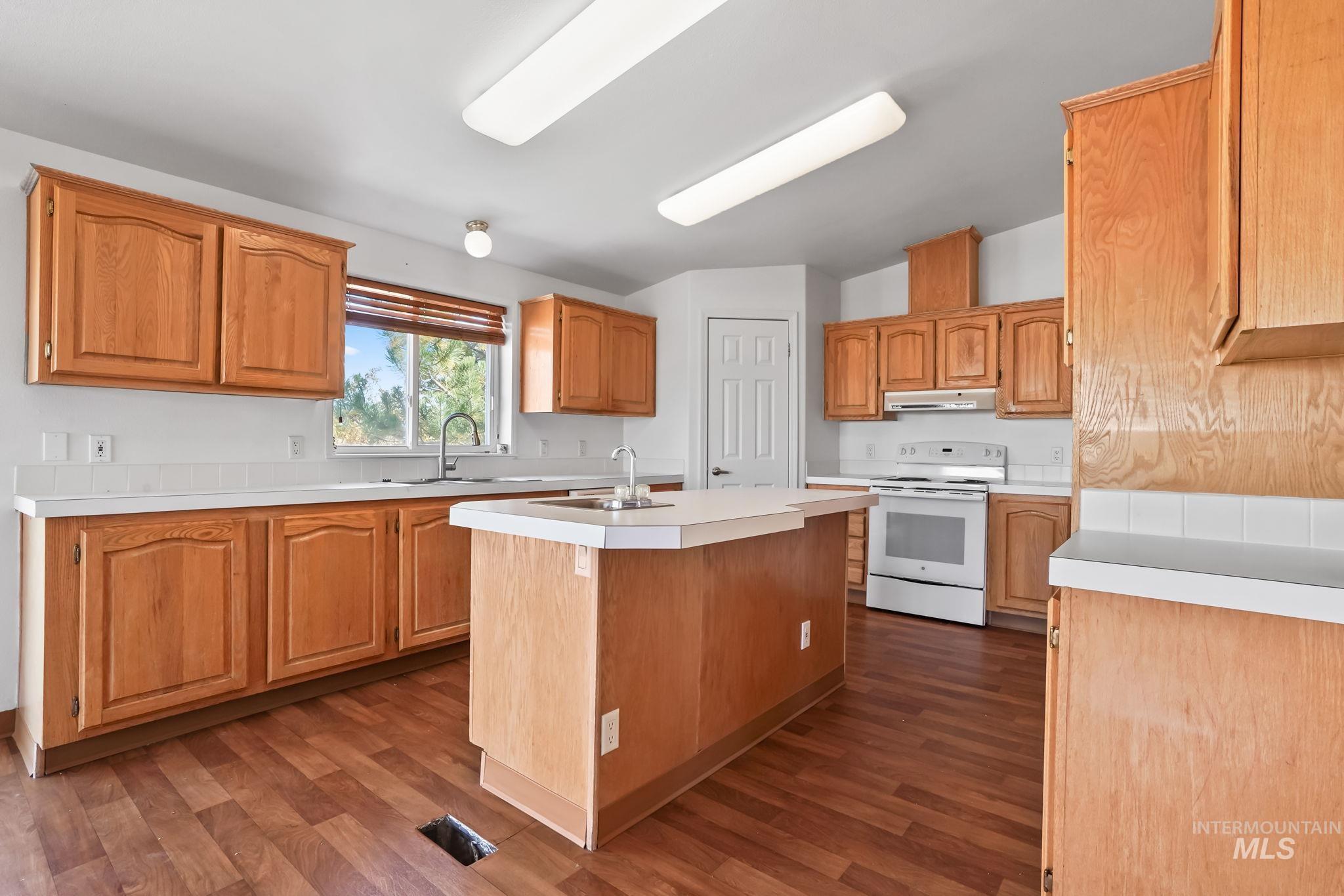 80 W US Hwy 20, Fairfield, Idaho 83327, 3 Bedrooms, 2 Bathrooms, Residential For Sale, Price $535,000,MLS 98964463