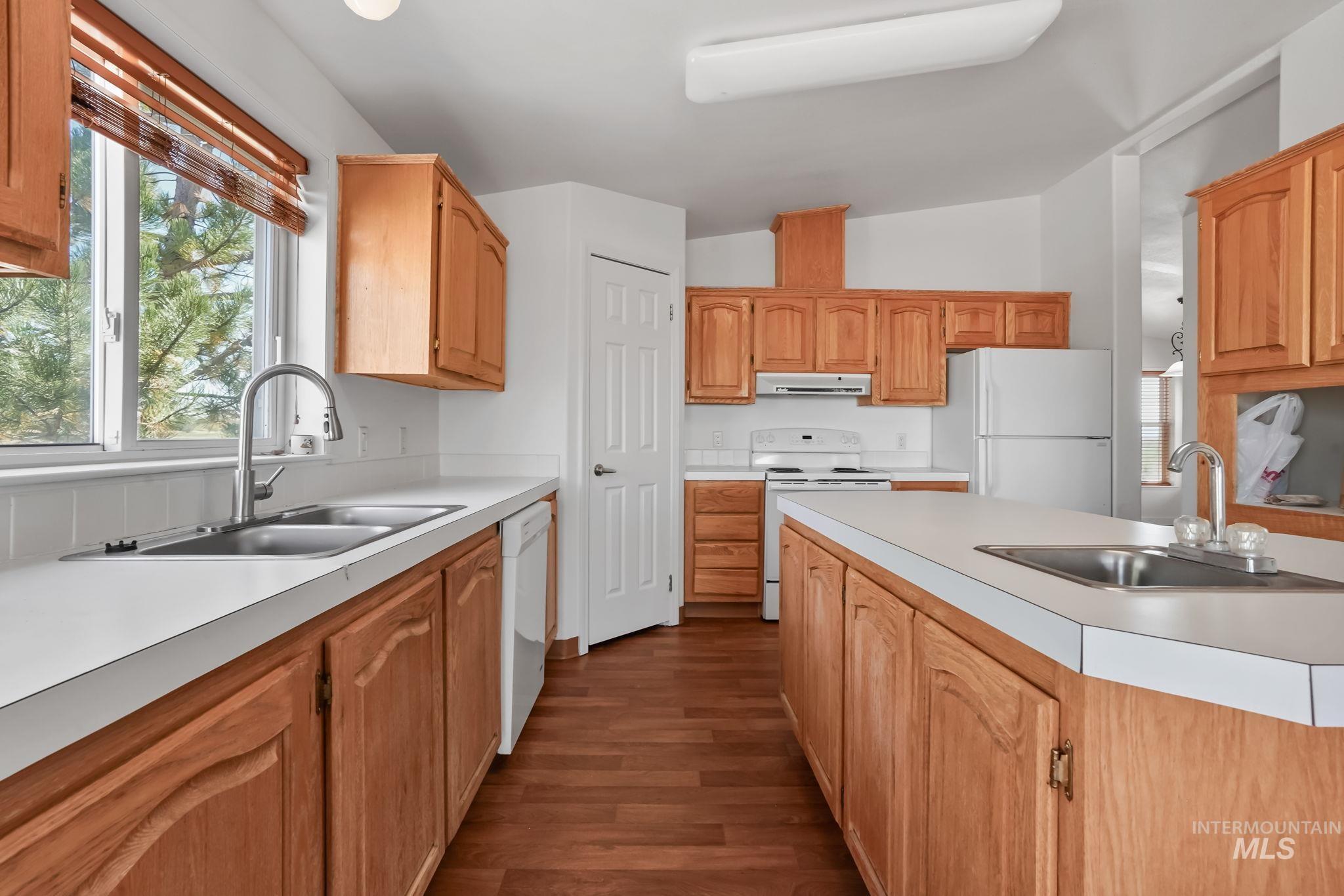 80 W US Hwy 20, Fairfield, Idaho 83327, 3 Bedrooms, 2 Bathrooms, Residential For Sale, Price $535,000,MLS 98964463