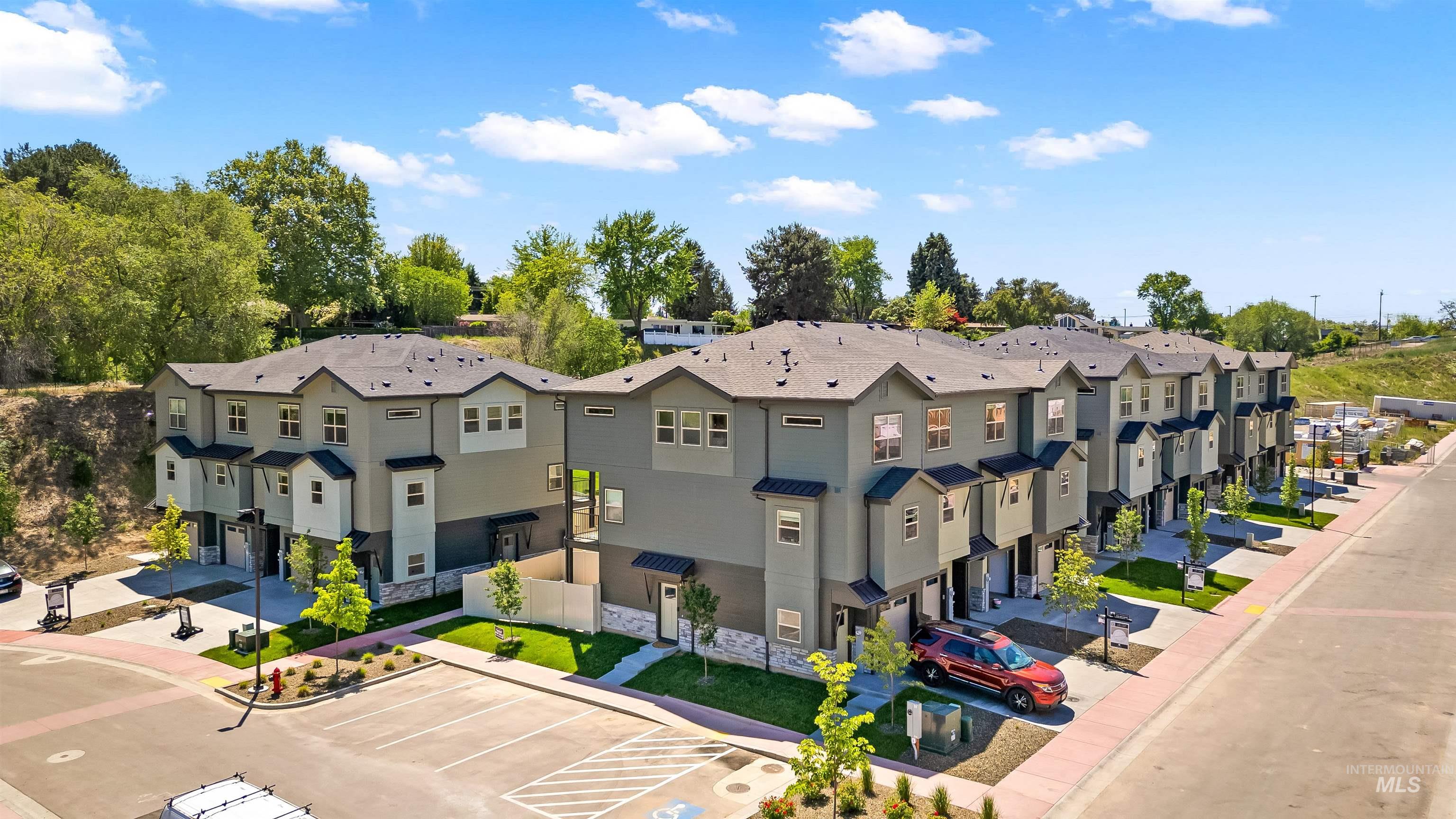 7433 W Swain lane, Garden City, Idaho 83714, 2 Bedrooms, 2 Bathrooms, Residential For Sale, Price $399,000,MLS 98964470