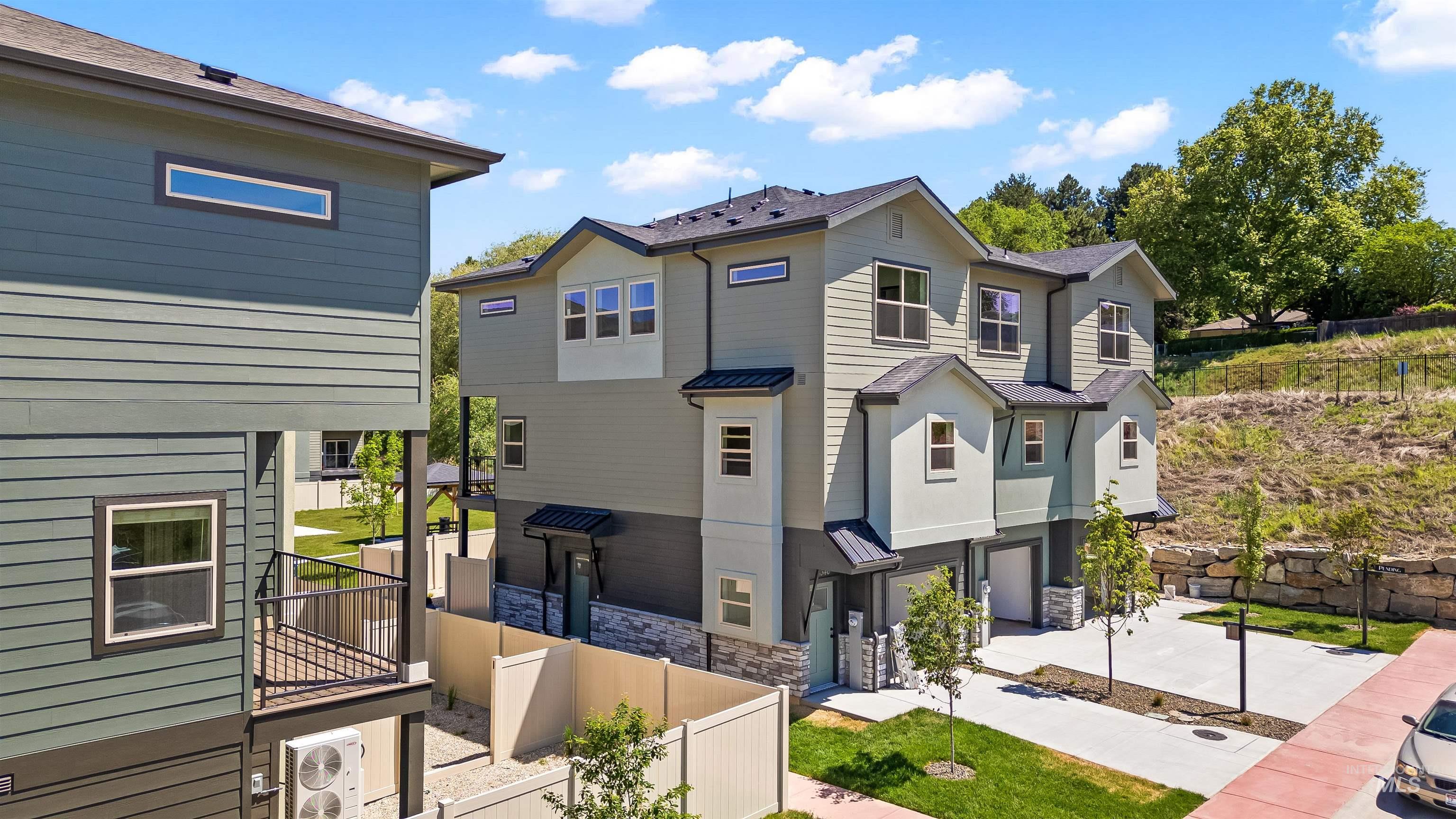 7433 W Swain lane, Garden City, Idaho 83714, 2 Bedrooms, 2 Bathrooms, Residential For Sale, Price $399,000,MLS 98964470