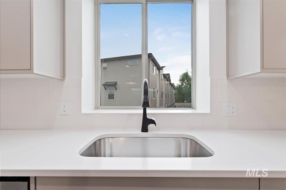 1717 S Federal Way, Boise, Idaho 83705, 3 Bedrooms, 3.5 Bathrooms, Residential Income For Sale, Price $644,880,MLS 98964478