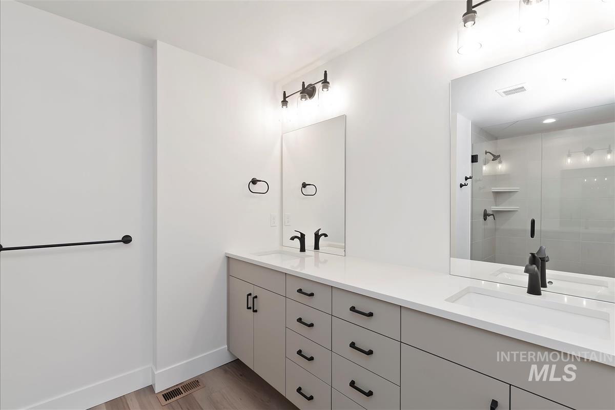 1717 S Federal Way, Boise, Idaho 83705, 3 Bedrooms, 3.5 Bathrooms, Residential Income For Sale, Price $644,880,MLS 98964478