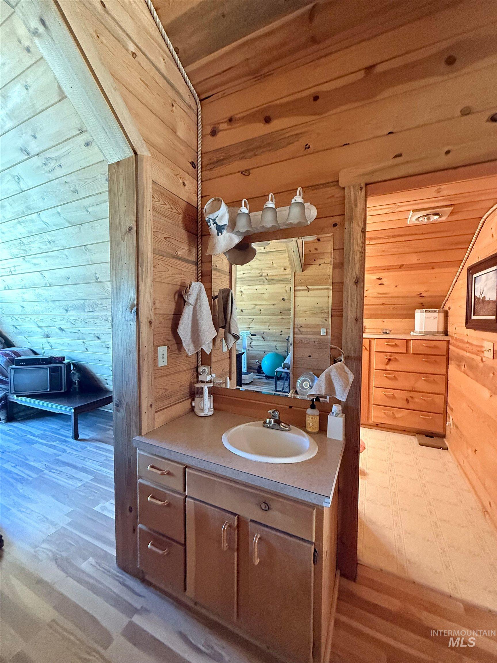 164 Beaver Nob Dr, Kamiah, Idaho 83536, 2 Bedrooms, 2 Bathrooms, Residential For Sale, Price $580,000,MLS 98964480